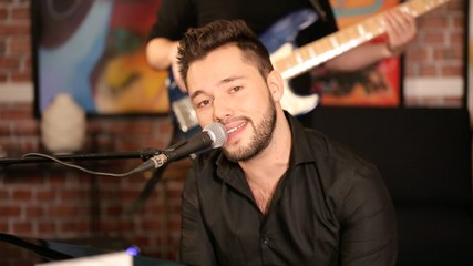 VIDÉO GALA - Victor Le Douarec chante "L'Étoile du Berger", une chanson hommage à France Gall