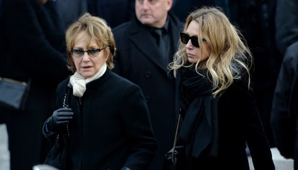 GALA VIDEO : Nathalie Baye proche de Raphaël, le compagnon de sa fille Laura