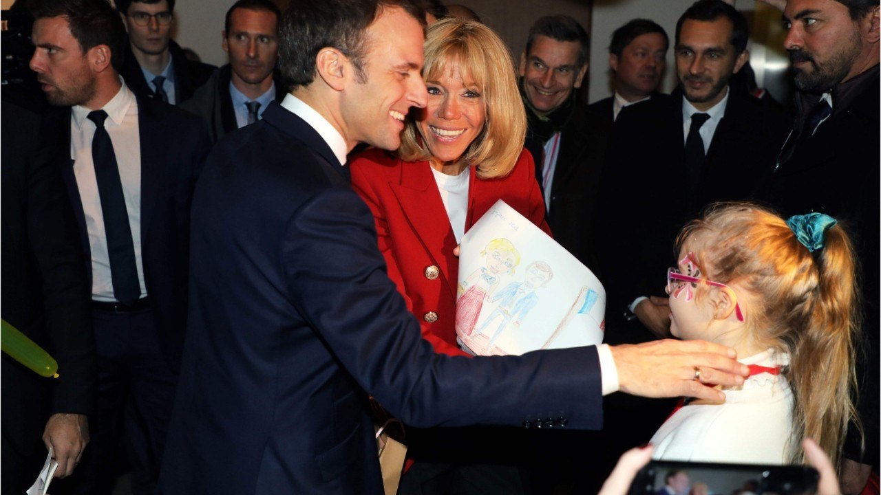 GALA VIDÉO - Brigitte et Emmanuel Macron : pourquoi ils ont voulu garder secret leur séjour à Saint Tropez