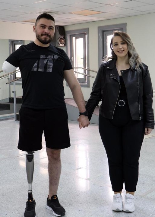 Pençe-Şimşek' gazisi protez bacakla yürümeye başladı