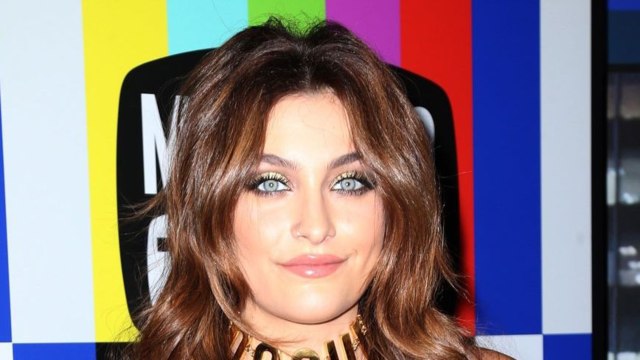 GALA VIDÉO - Paris Jackson hospitalisée : de quoi souffre la fille du roi de la pop ?