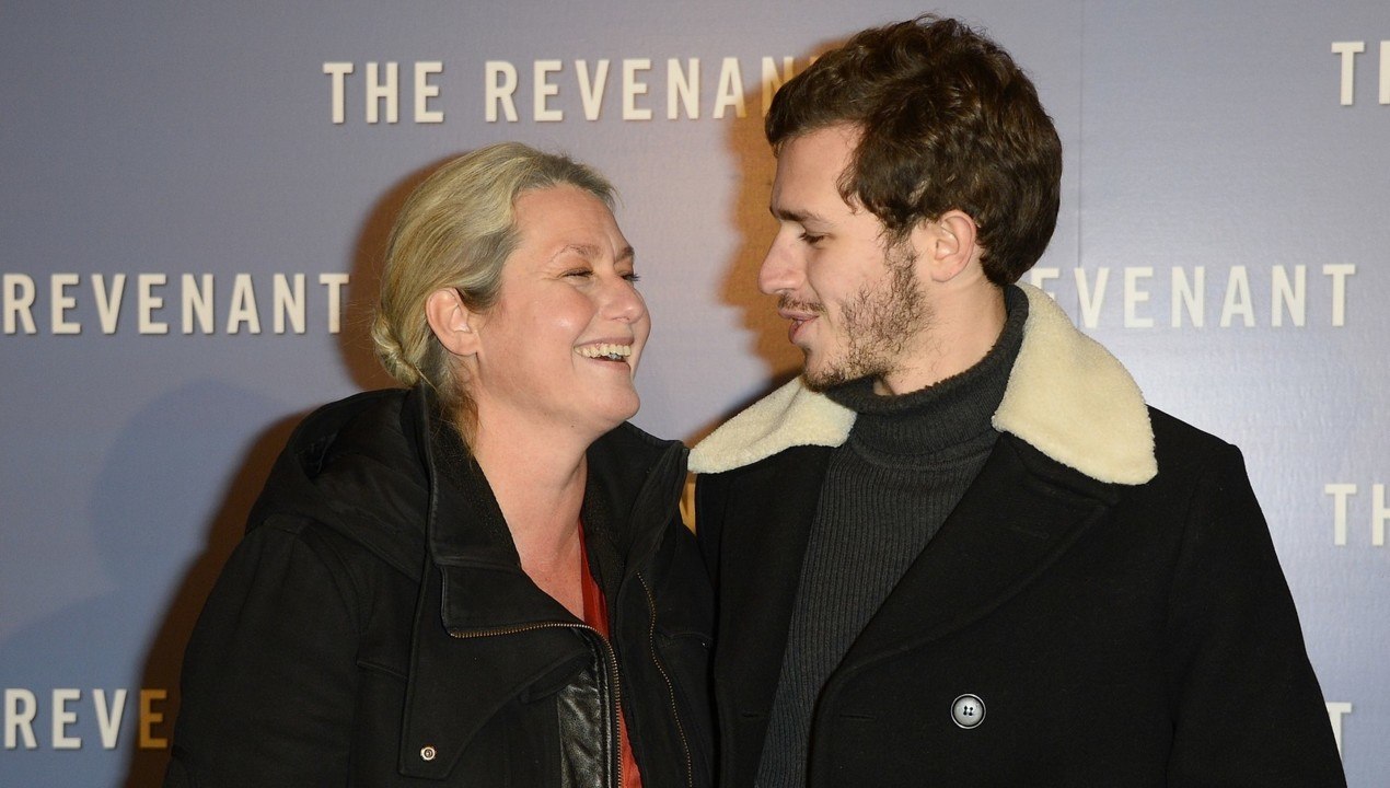 GALA VIDEO : Luana Belmondo fête les 25 ans de son fils Victor, sosie de son grand-père Jean-Paul Belmondo