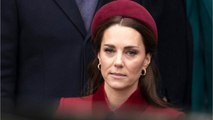 GALA VIDÉO – Kate Middleton, très chic pour une nouvelle messe à Sandringham… mais une entorse aux usages chez les Windsor