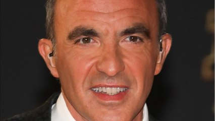 GALA VIDEO - Nikos Aliagas fond en larmes après un émouvant hommage à son père, décédé un an plus tôt