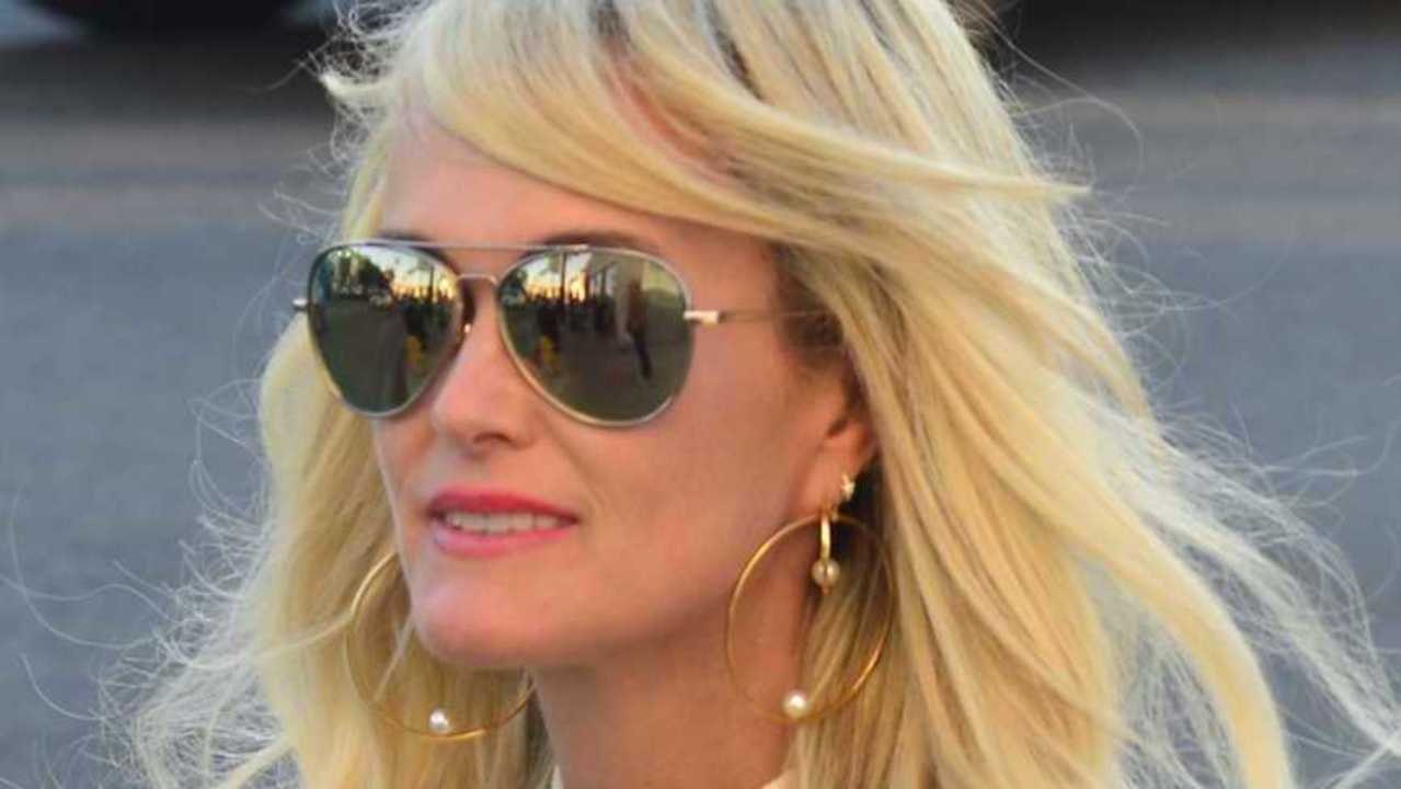 GALA VIDÉO - Laeticia Hallyday, cette affaire qui la mine : les cambrioleurs de Marnes-la-Coquette n’ont pas été arrêtés