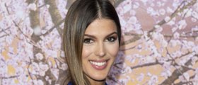 GALA VIDEO - Iris Mittenaere se la joue pin-up en maillot de bain blanc ultra sexy