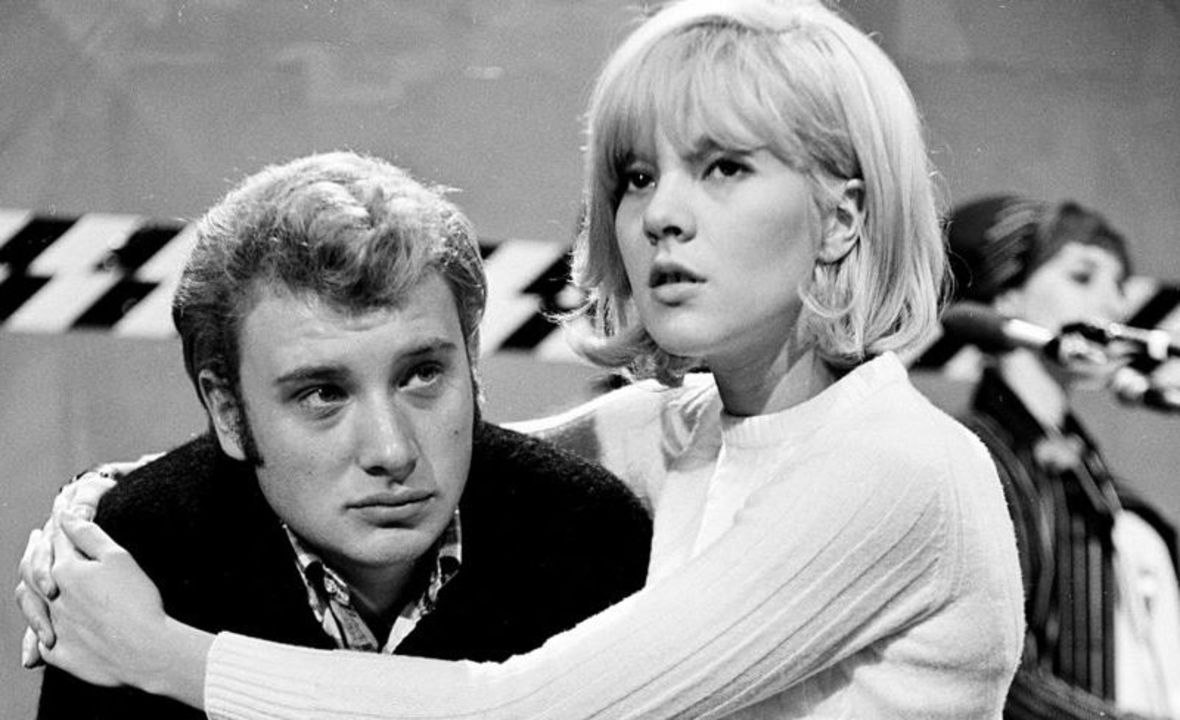 GALA VIDÉO - Sylvie Vartan : ce lien très particulier qui unissait sa mère Ilona à Johnny Hallyday