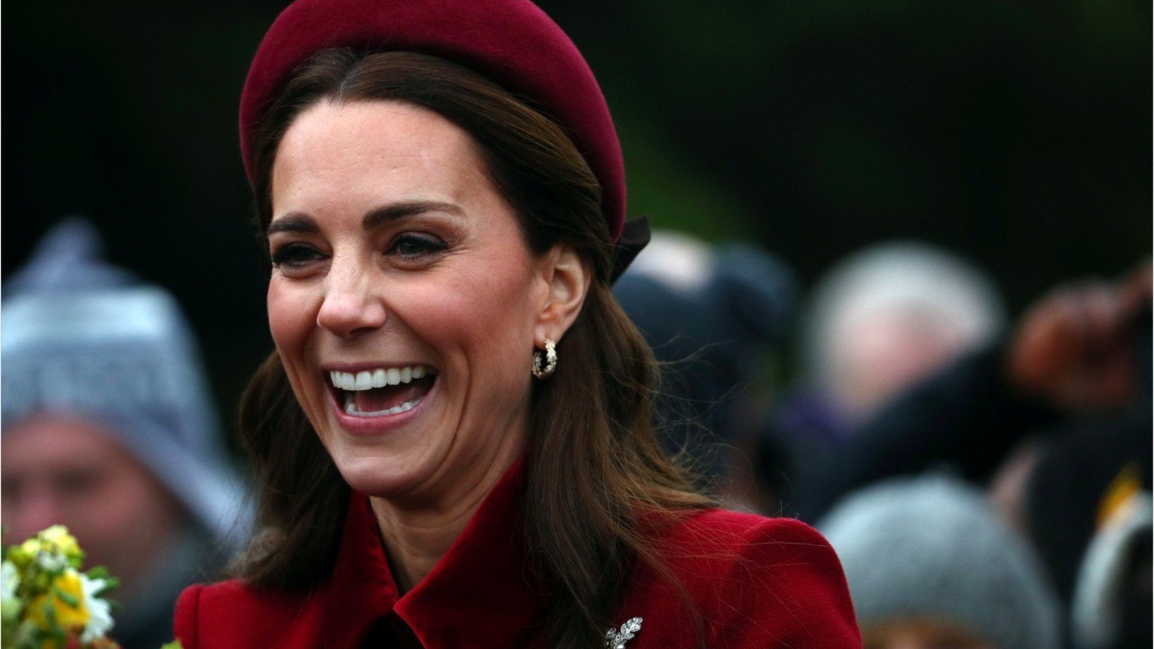 GALA VIDÉO - Kate Middleton, une rebelle : la sage duchesse a rompu avec la tradition à de nombreuses reprises
