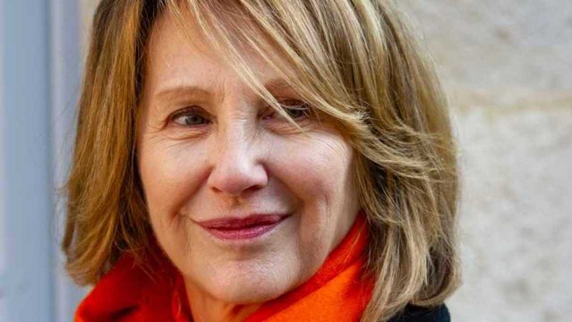 GALA VIDÉO - Johnny Hallyday et Laura Smet : ce cliché pas anodin dévoilé par Nathalie Baye