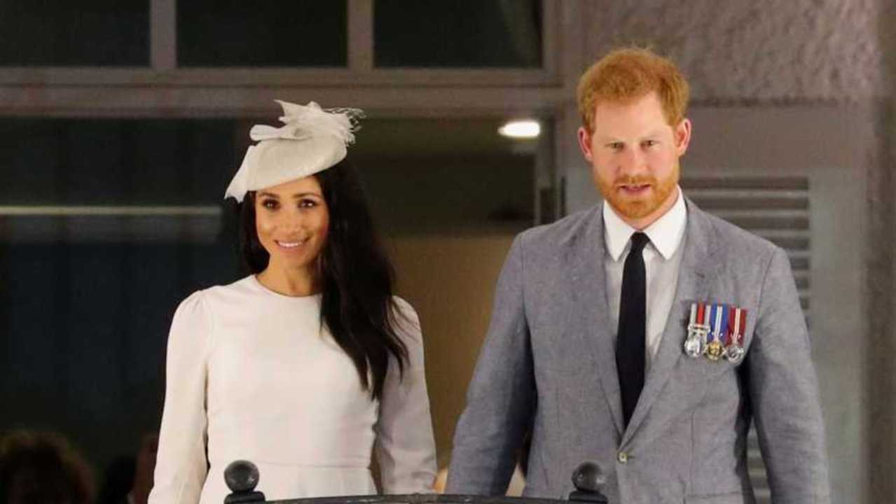 GALA VIDÉO - Meghan Markle et Harry chics mais de dos : cette carte de vœux qui déçoit