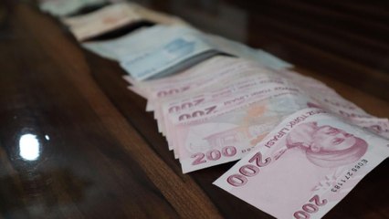 Dilenirken yakalandı; üzerinden 11 bin 810 lira çıktı