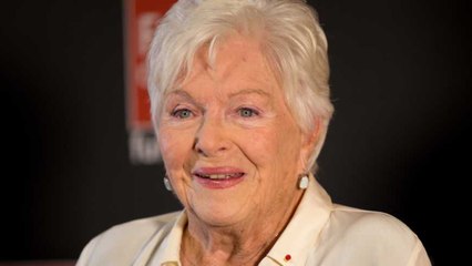 GALA VIDEO - Line Renaud, déçue par Emmanuel Macron ?