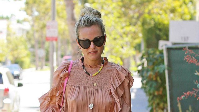 GALA VIDÉO- La très violente confrontation entre le père de Laeticia Hallyday et Sébastien Farran, le jour de l’enterrement de Johnny