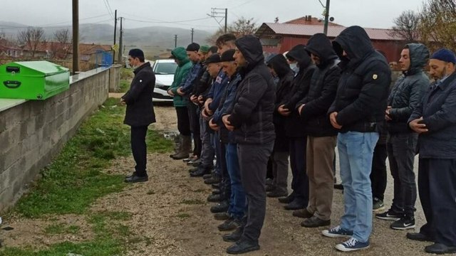 Cenazeyi gasilhaneye getirdiler, yüzünü açınca şoke oldular