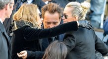 GALA VIDEO : Laeticia Hallyday : comment elle se serait servie de David pour montrer l’apparence d’une famille unie pendant la maladie de Johnny