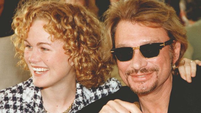 GALA VIDÉO - Laeticia Hallyday, devenue un « loup » au contact de Johnny : ce portrait d'un proche qui la dessert