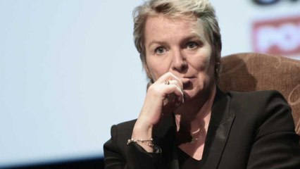 GALA VIDÉO - Elise Lucet : la petite phrase qu’elle aimerait que sa fille n’entende plus
