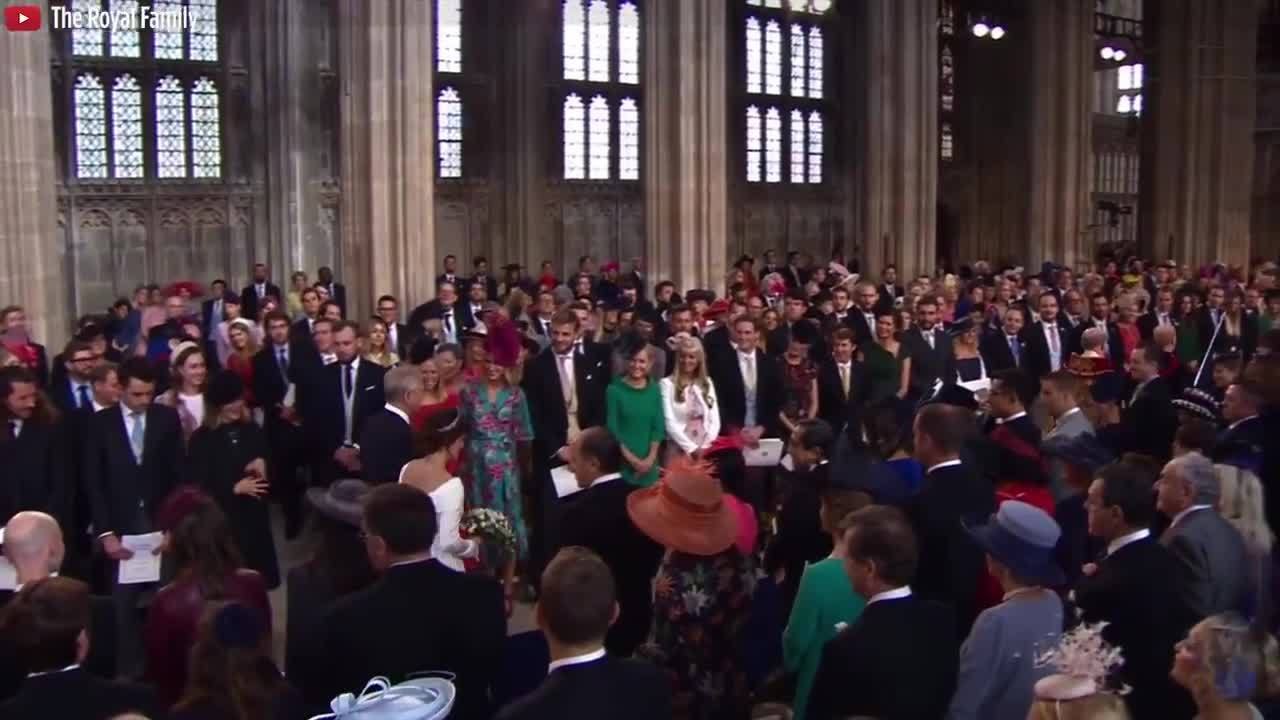 GALA VIDÉO - Mariage d'Eugenie d'York : l'arrivée de la mariée