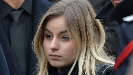 GALA VIDÉO - Darina, la fille de Sylvie Vartan, en robe courte : ses jambes fuselées mettent la toile en émoi