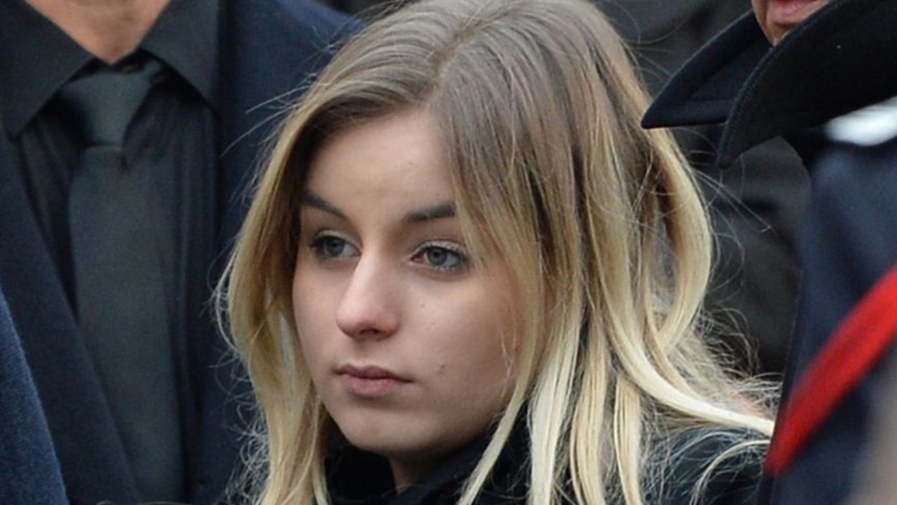 GALA VIDÉO - Darina, la fille de Sylvie Vartan, en robe courte : ses jambes fuselées mettent la toile en émoi