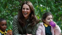 GALA VIDEO - Petite gêne pour Kate Middleton : une enfant la traite comme une domestique, mais la duchesse réagit comme une maman