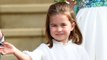 GALA VIDEO - La princesse Charlotte délurée et craquante sur une nouvelle photo intime du mariage d'Eugenie d’York