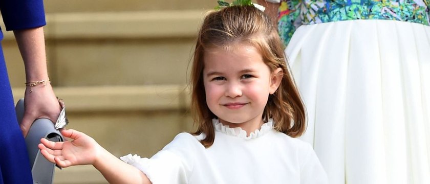 GALA VIDEO - La princesse Charlotte délurée et craquante sur une nouvelle photo intime du mariage d'Eugenie d’York