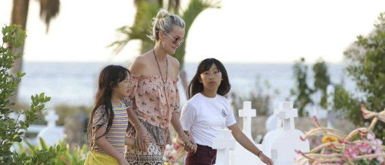 GALA VIDEO - Laeticia Hallyday, Jade et Joy Hallyday, victimes d'un détournement d'identité