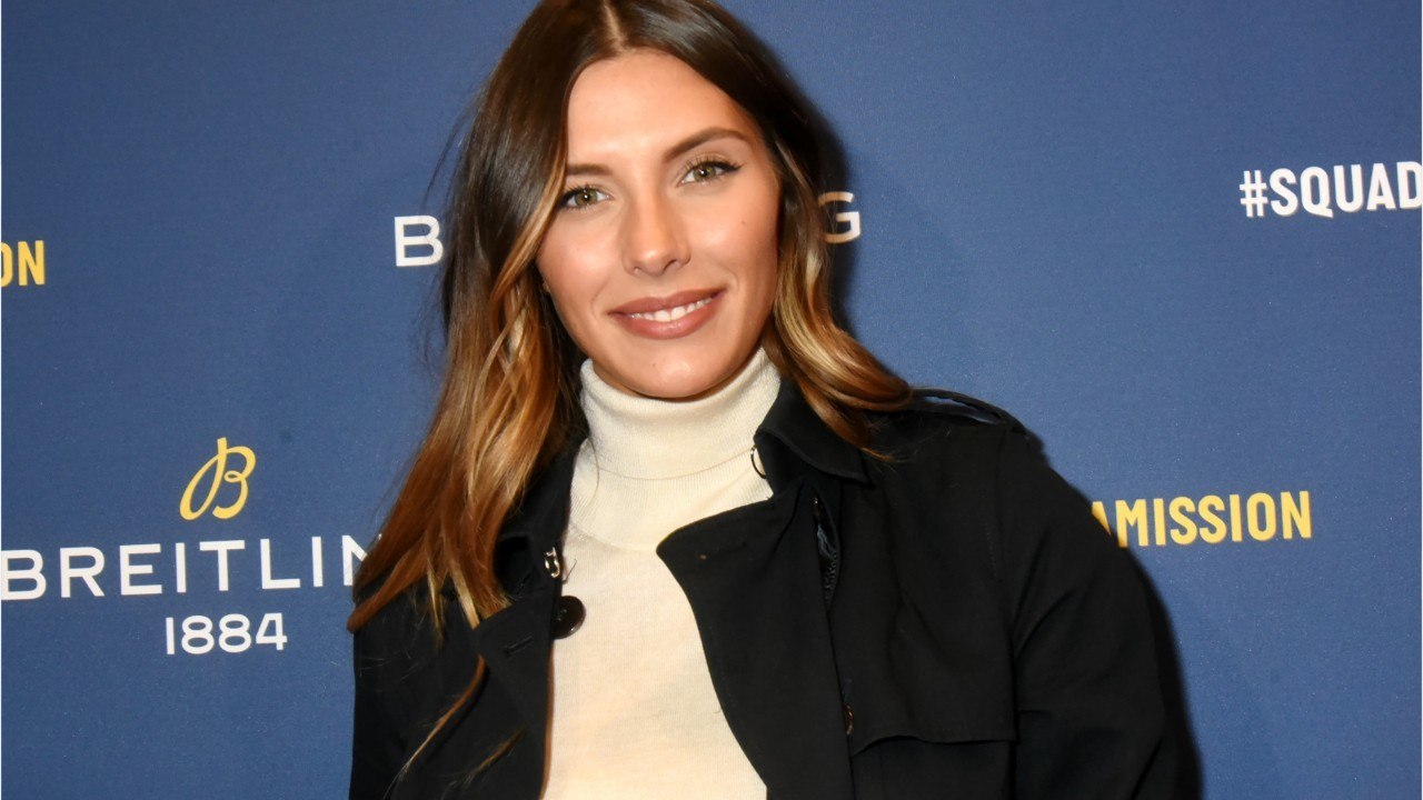 VOICI - Camille Cerf en maillot de bain : Elle soutient Vaimalama Chaves dans son nouveau projet