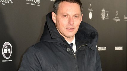 Voici - PHOTO Marc-Olivier Fogiel : fin de vacances difficiles avec ses deux filles