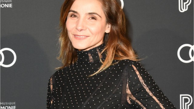 VOICI - Clotilde Courau dévoile un cliché d’elle adolescente : découvrez quelle personnalité est scotchée !