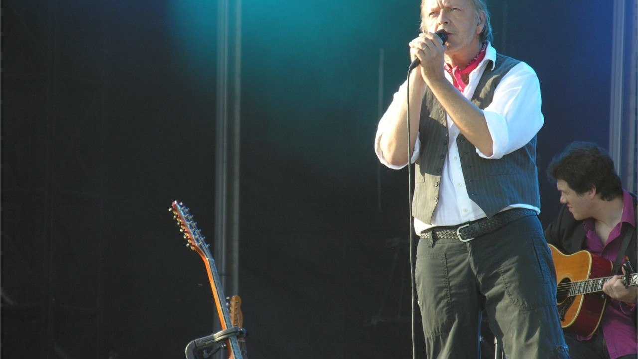 VOICI - Renaud : ces mots touchants qui vont faire plaisir à sa fille Lolita