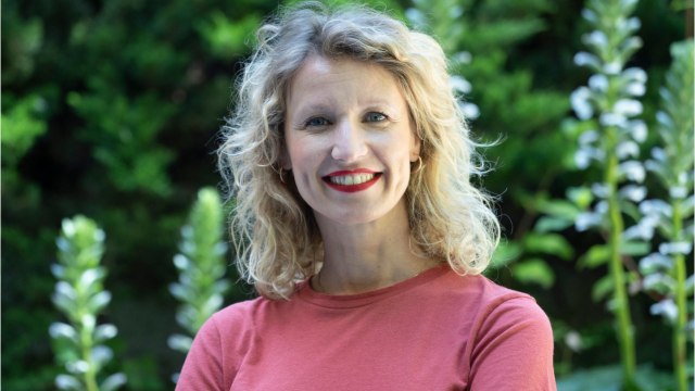 VOICI - Alexandra Lamy défiée par sa sœur Audrey, elle s’affiche très sexy sur Instagram