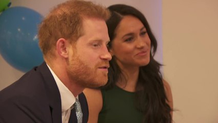 VOICI - Le prince Harry et Meghan Markle prennent officiellement leurs distances avec la famille royale
