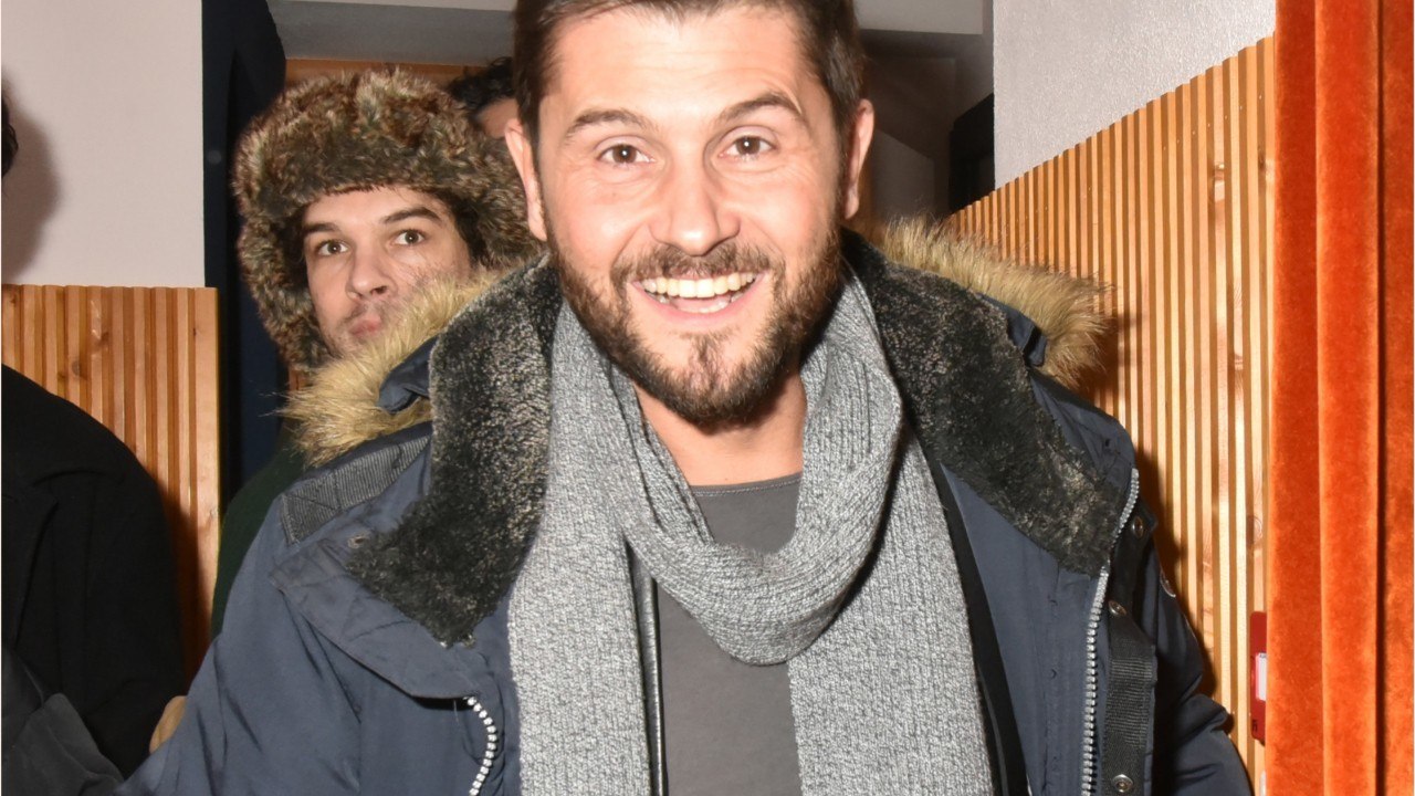 VOICI Christophe Beaugrand pose torse nu en vacances et se fait gentiment tacler par Denis Brogniart