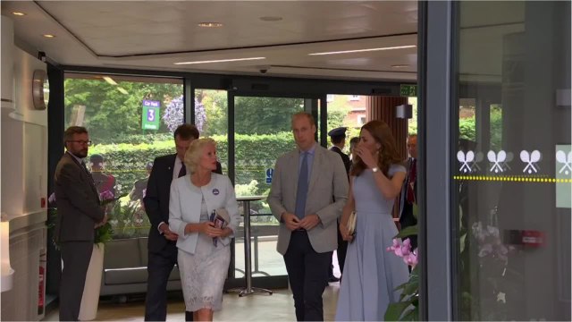 Voici - Kate Middleton adepte du botox ? Un chirurgien affirme lui avoir fait des injections