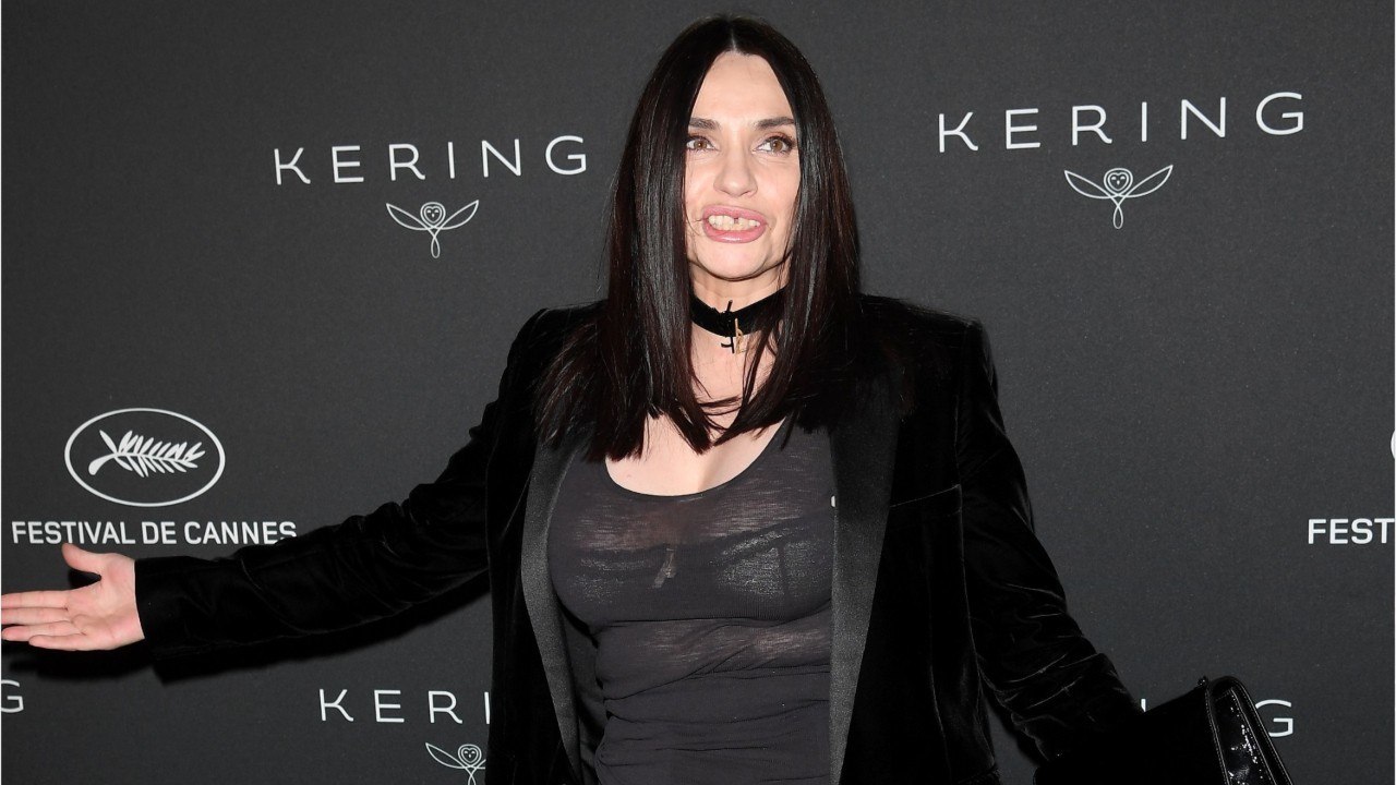 VOICI - Béatrice Dalle évoque la violence qu’elle a affrontée au début de son histoire avec JoeyStarr