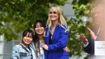 VOICI - Laeticia Hallyday a quitté la France, découvrez sa nouvelle destination avec Jade et Joy