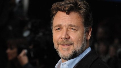 VOICI - Russell Crowe dévoile son visage défiguré par son dernier rôle