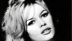VOICI - Brigitte Bardot pas faite pour être mère : ses mots très durs envers son fils à sa naissance