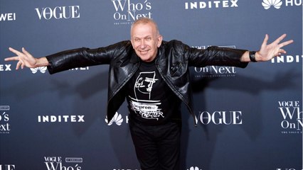 VOICI - Jean-Paul Gaultier raconte la fois où il a mis le feu à une de ses camarades dans une église