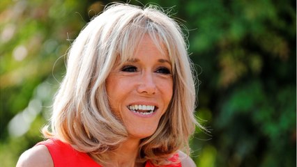 VOICI - Brigitte Macron : ce selfie avec une célébrité française qui étonne la Toile