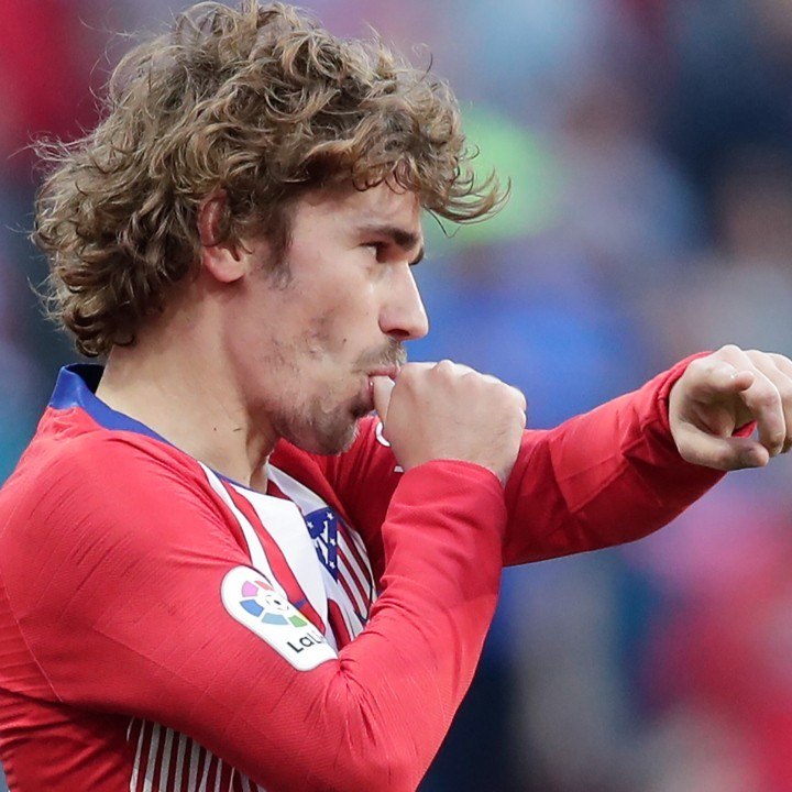 VOICI SOCIAL Antoine Griezmann Pose Pour La Première Fois Avec Son Fils (1)