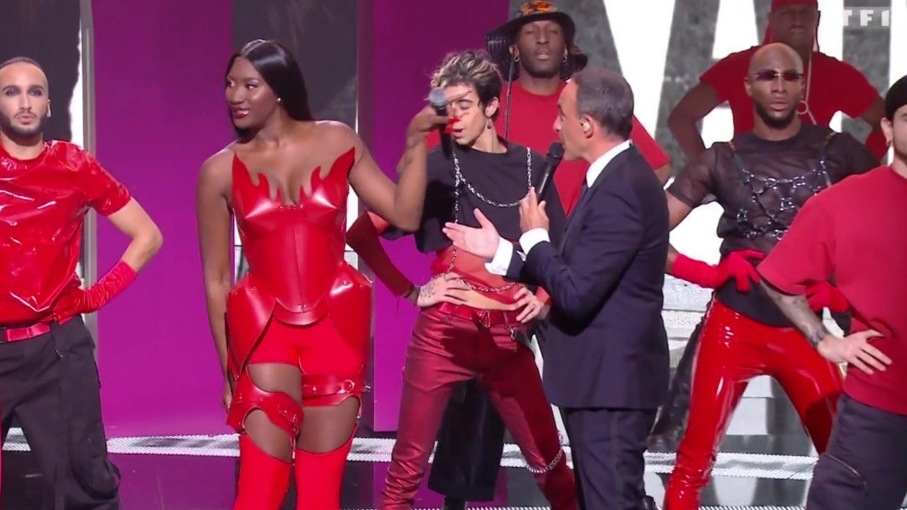 VOICI NRJ Music Awards 2019 : Aya Nakamura met un gros vent à Nikos Aliagas, M. Pokora titré pour la 7e fois