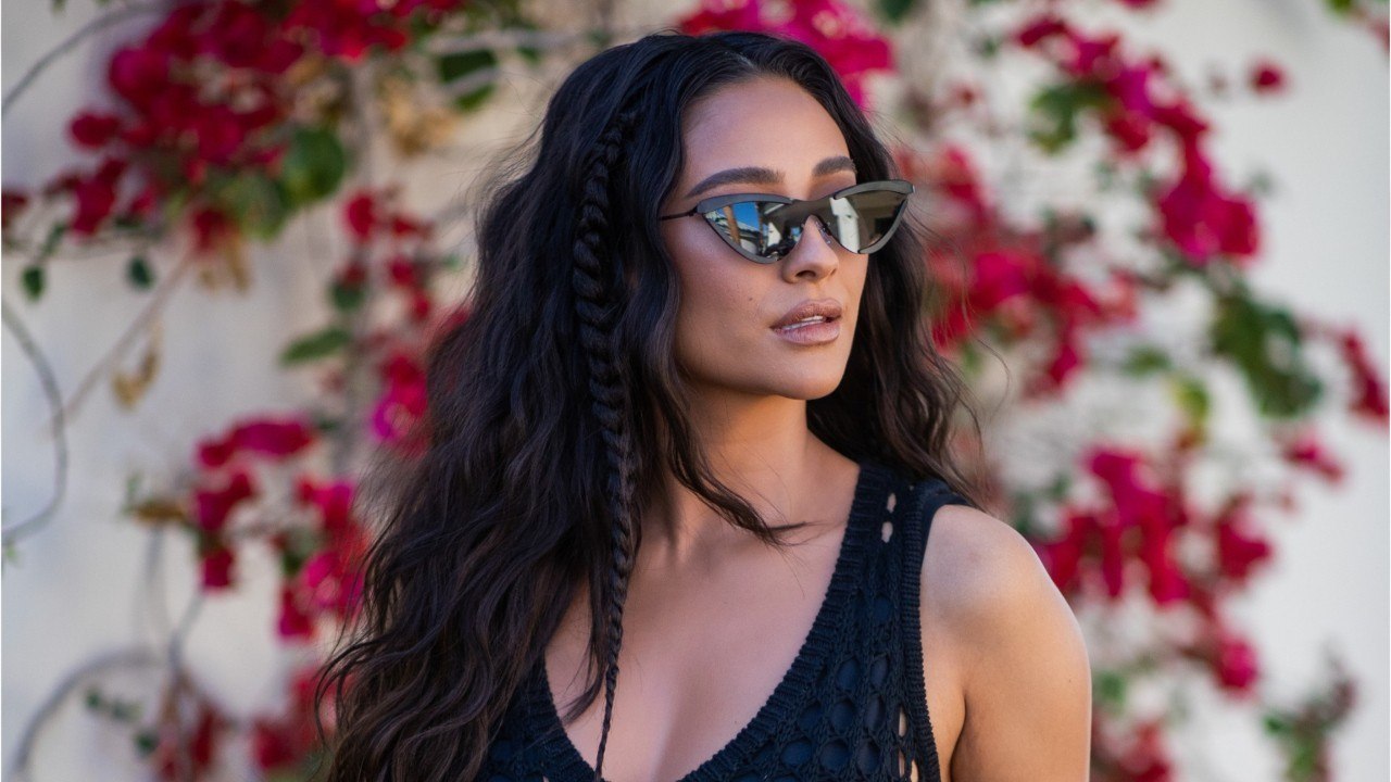VOICI Shay Mitchell (Pretty Little Liars) attend son premier enfant !