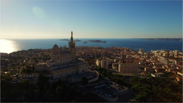 VOICI - Plus belle la vie : Aurélie Vaneck (Ninon) annonce son grand retour dans la série !