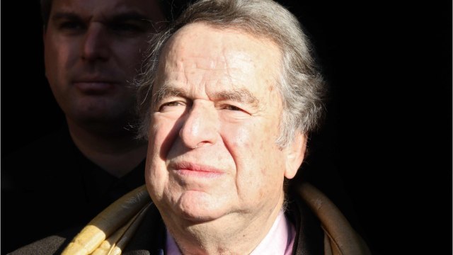 VOICI Paul-Loup Sulitzer flingue Nicolas Sarkozy et Carla Bruni (et encense Brigitte Macron)