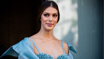 VOICI - Iris Mittenaere sexy en bikini, elle dévoile ses marques de bronzage