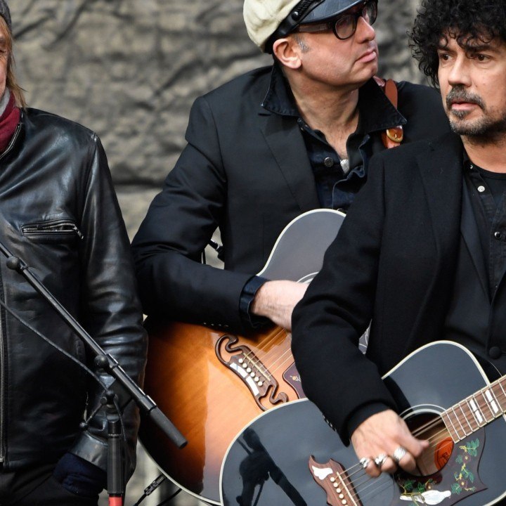 VOICI SOCIAL Johnny Hallyday : Humilié Plusieurs Fois, L'harmoniciste Greg Zlap Accuse Yarol Poupaud (1)