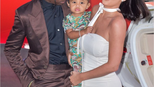 VOICI- PHOTOS Kylie Jenner violemment critiquée après la publication de clichés avec sa fille